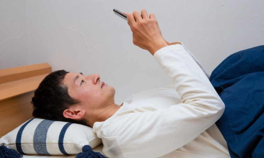 iPhone・iPadをベッドで使用する際の悩み