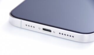 iPhone充電コネクタの不具合はなぜ起こる？考えられる原因と修理費用