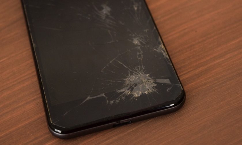 iPhoneを修理に出す基準とは？トラブルシューティングと修理費用の相場